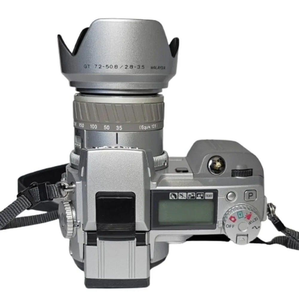 Konica Minolta DiMage 5 3.3 Mega Pixels 7x Optical Zoom Digital Camera POWERS ON